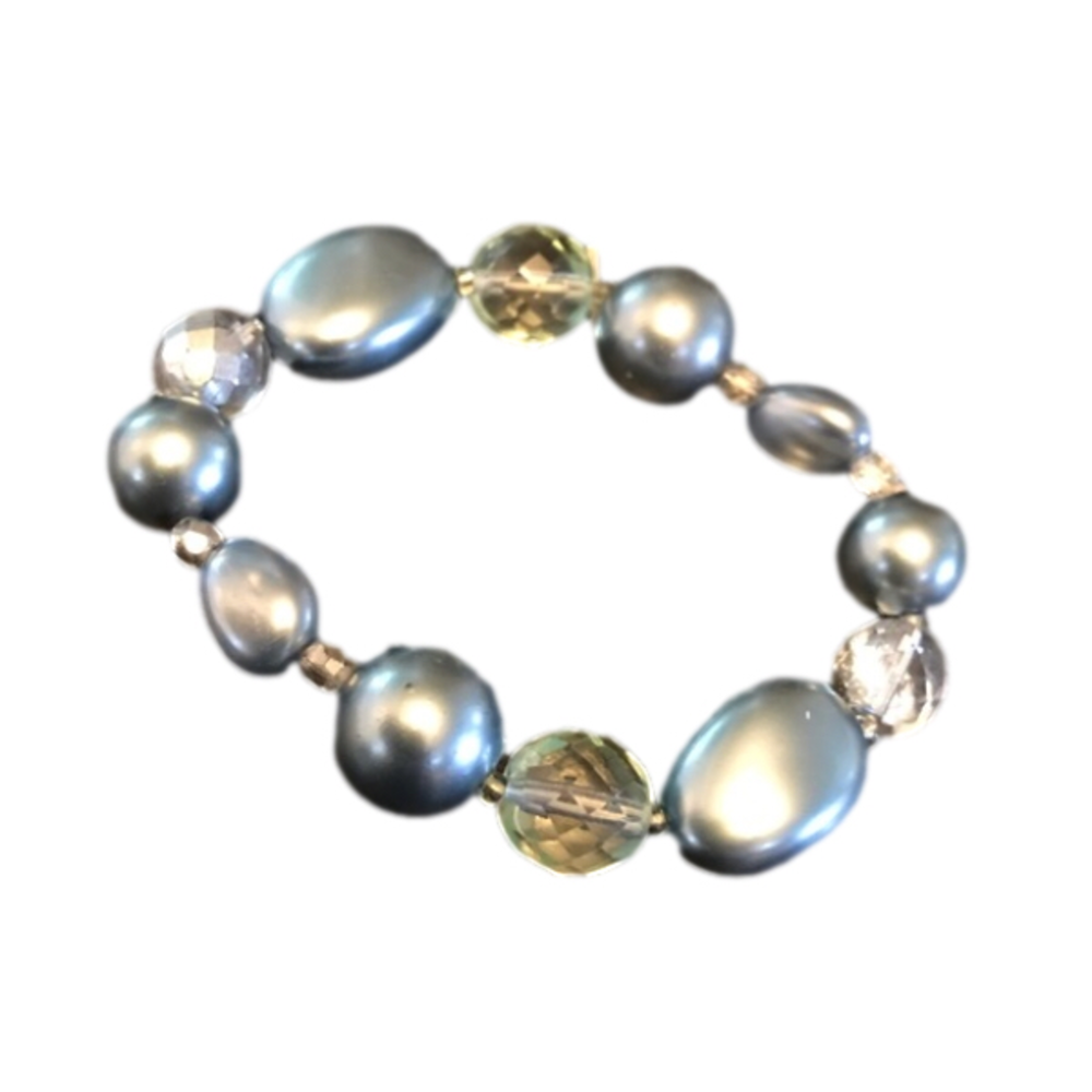 Stretchy bead bracelet